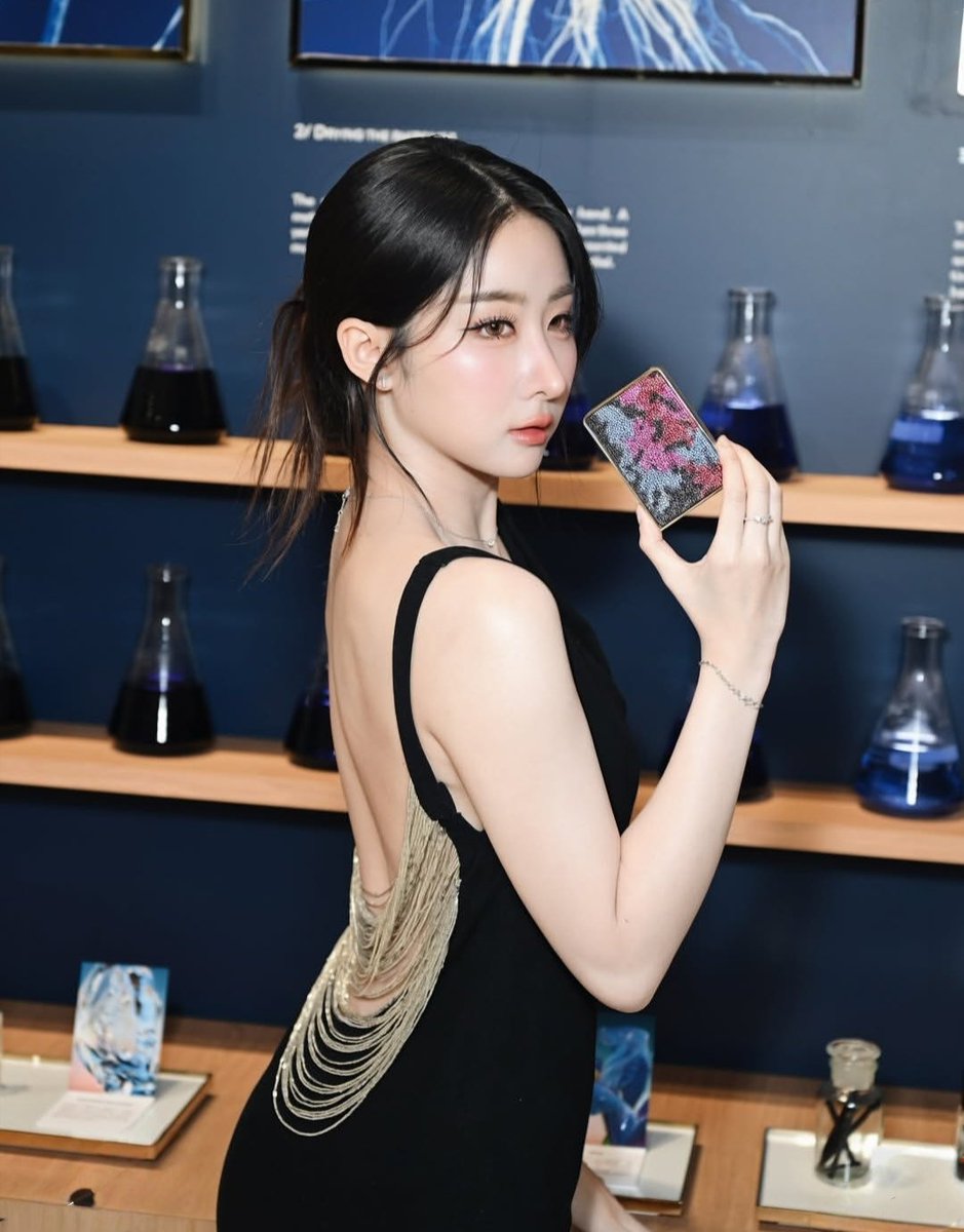 Dawn6ct0's tweet photo. พี่โยโกะคนสวยคนสวย.สดใส

YOKO GUERLAIN XMAS PARAGON 
#GuerlainsSiamParagonxYoko https://t.co/LMQDRu4LcA