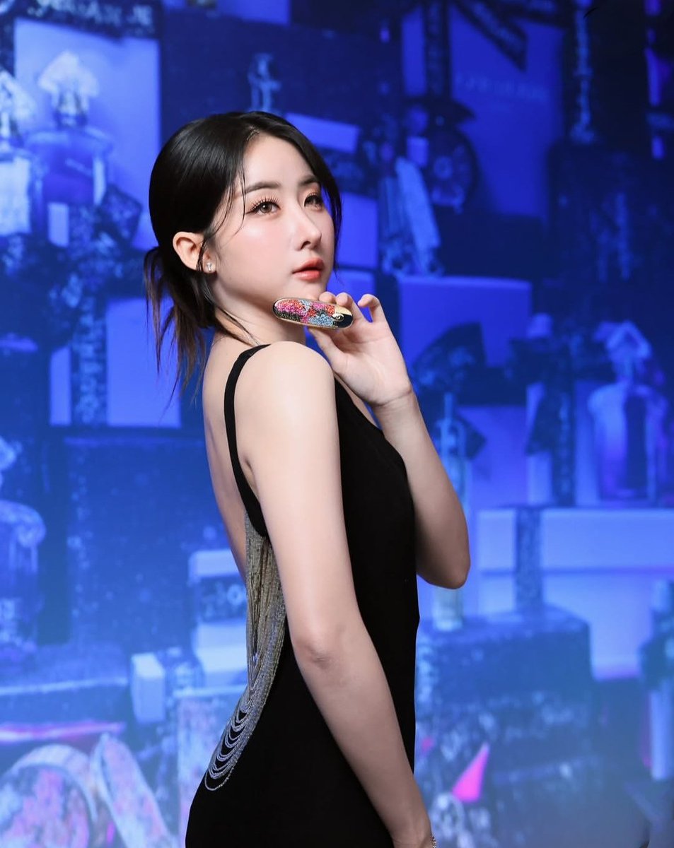 Dawn6ct0's tweet photo. พี่โยโกะคนสวยคนสวย.สดใส

YOKO GUERLAIN XMAS PARAGON 
#GuerlainsSiamParagonxYoko https://t.co/LMQDRu4LcA