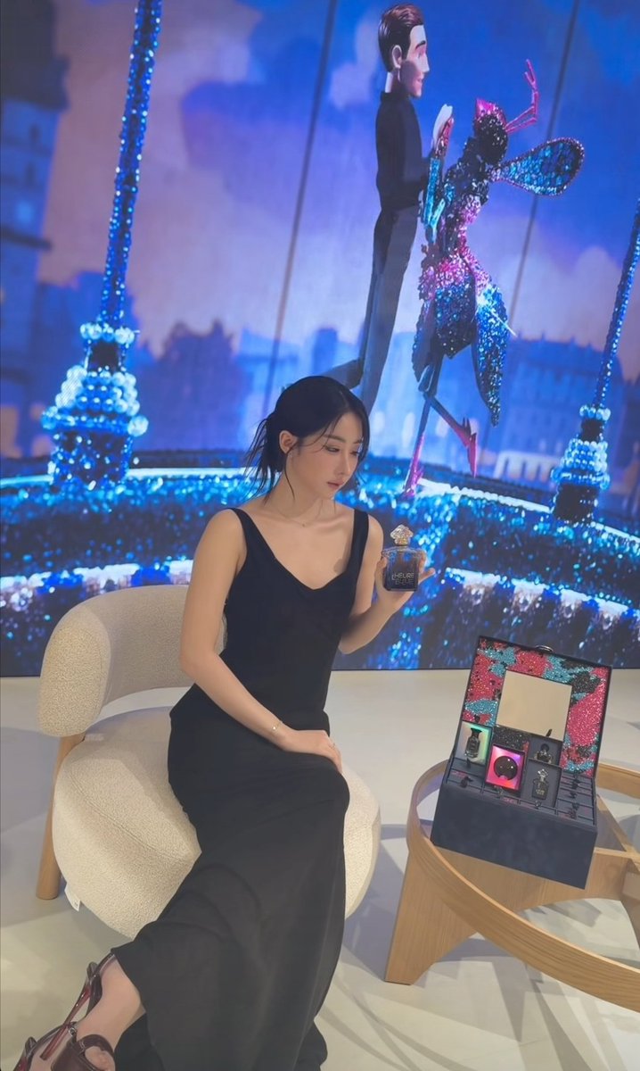Dawn6ct0's tweet photo. พี่โยโกะคนสวยคนสวย.สดใส

YOKO GUERLAIN XMAS PARAGON 
#GuerlainsSiamParagonxYoko https://t.co/LMQDRu4LcA