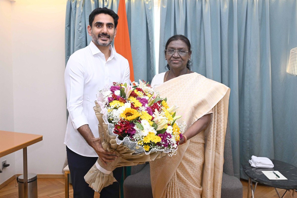 naralokesh's tweet photo. Honoured to meet Hon'ble President Smt. Droupadi Murmu ji in Vijayawada today. Andhra Pradesh is delighted to welcome her for Dasara at Indrakeeladri and the SARAS Mela, which celebrates the strength of our women's self-help groups. I presented her with a Mangalagiri handloom saree and Etikoppaka toys, both proud symbols of our artisans' heritage. @rashtrapatibhvn