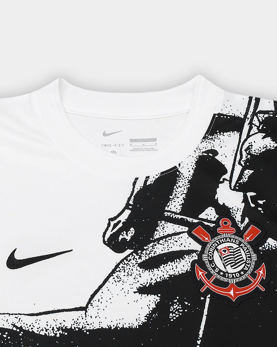 ShopTimao's tweet photo. Novidade na ShopTimão! ⚔️🐉🖤

A camisa pré-jogo chega em uma versão especial em homenagem ao nosso padroeiro São Jorge, trazendo a força do Guerreiro para o nosso manto.

Curtiu? Adquira a sua agora em: https://t.co/RSjHDlXLog 🛒 https://t.co/bIyxf1XyZI