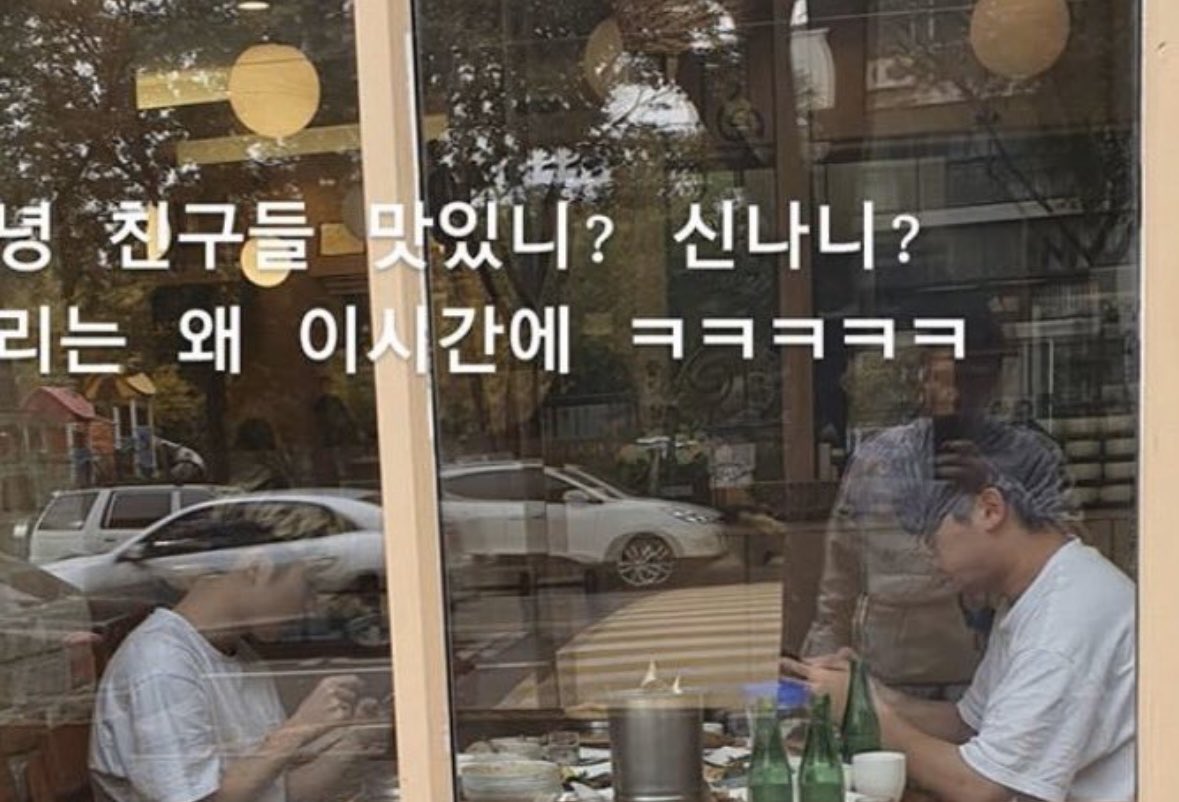 krvluve's tweet photo. 둘이서 술먹다 딱 들켯죠? https://t.co/PiRp8M7qSv