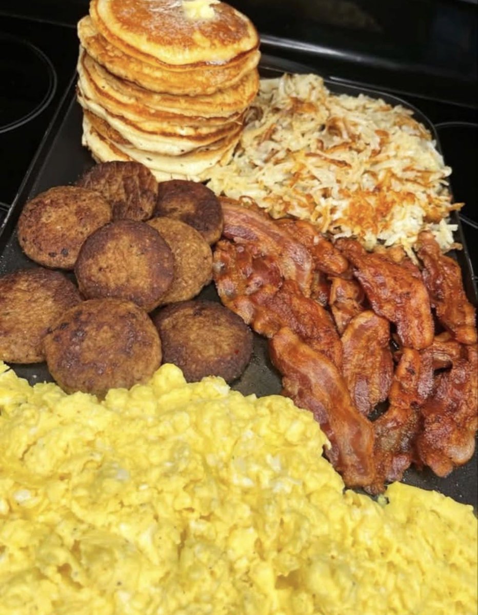 FoodPleaser's tweet photo. Breakfast Feast 🍳 🥓 🥞 https://t.co/fAcNRSoYFH