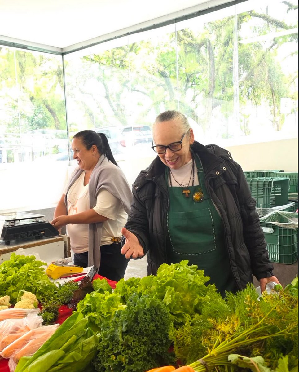 AssembleiaRS's tweet photo. 🥕 Sabia que toda quarta-feira, exceto nos feriados, acontece uma feira orgânica na entrada da Assembleia Legislativa?

O funcionamento é das 11h às 16h e todo mundo pode comprar, pois é aberta ao público.

📲 Confira essa e outras notícias nosso Instagram: @assembleiars https://t.co/XXGNyDNN68