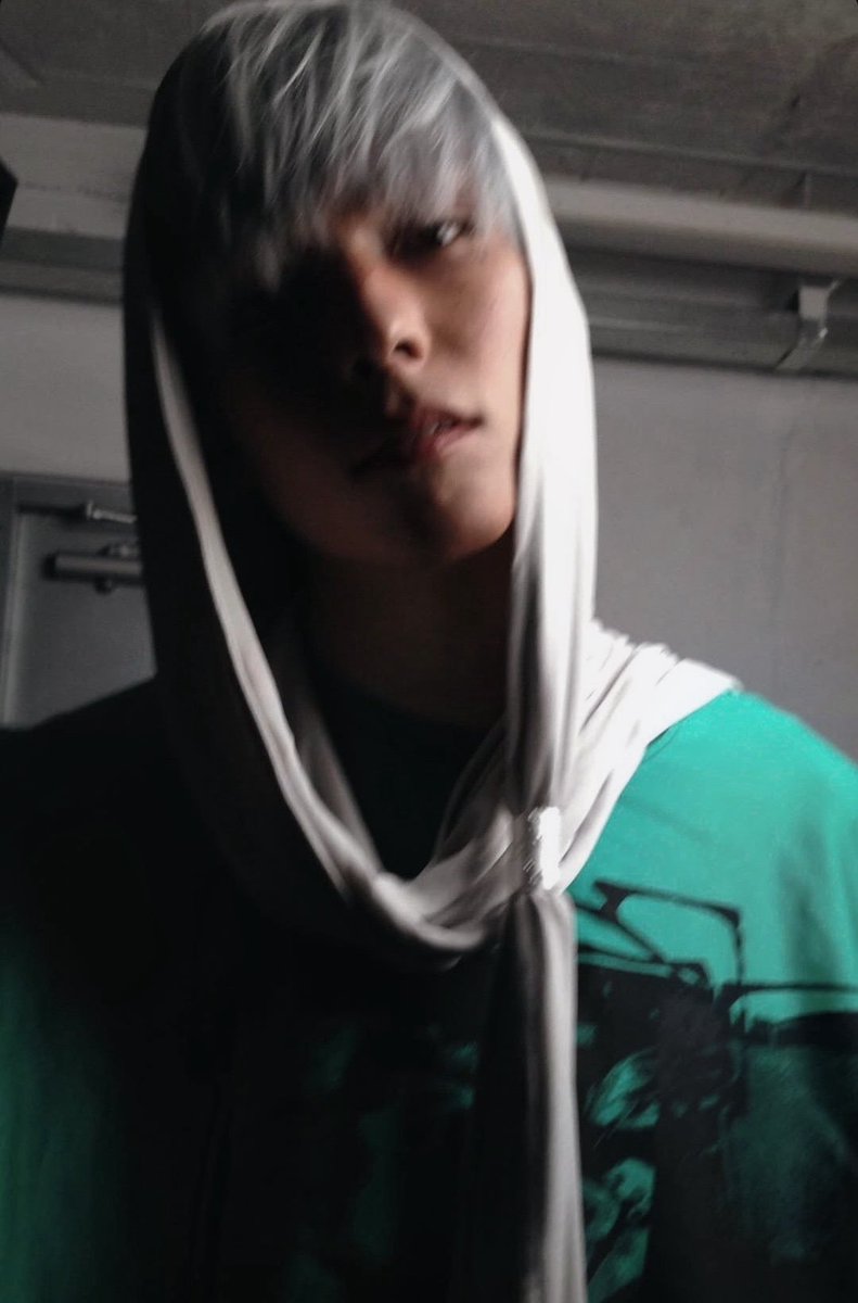 98shansols's tweet photo. he’d be a tumblr it boy https://t.co/TMDQf7Chtg