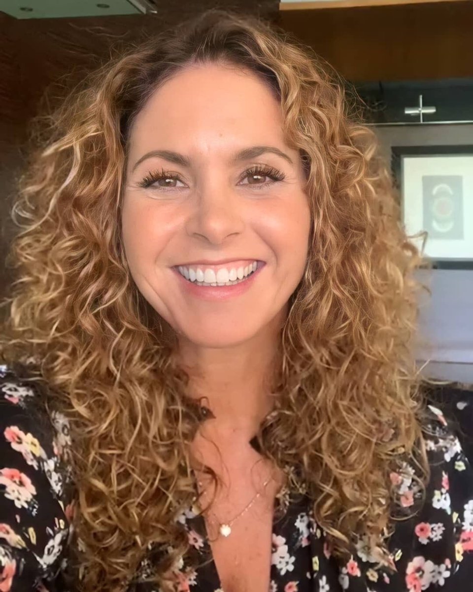 Paula_Lucerinaa's tweet photo. Lucero déjate siempre el pelo así, qué belleza 😍 https://t.co/A0i2qnUheq