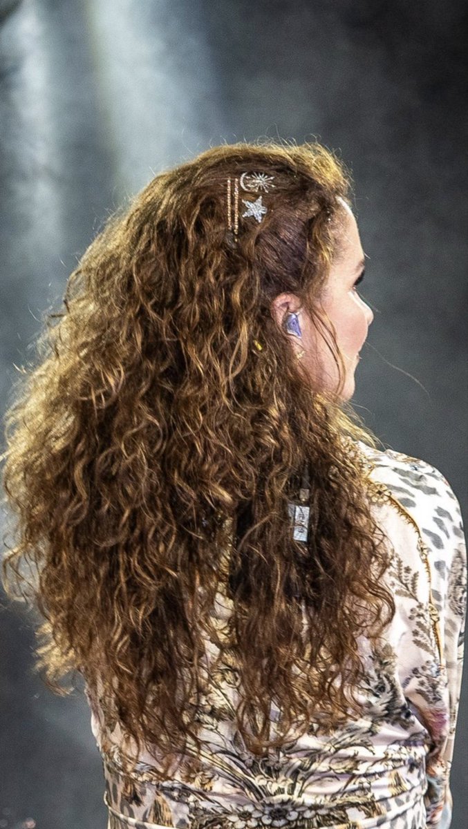 Paula_Lucerinaa's tweet photo. Lucero déjate siempre el pelo así, qué belleza 😍 https://t.co/A0i2qnUheq