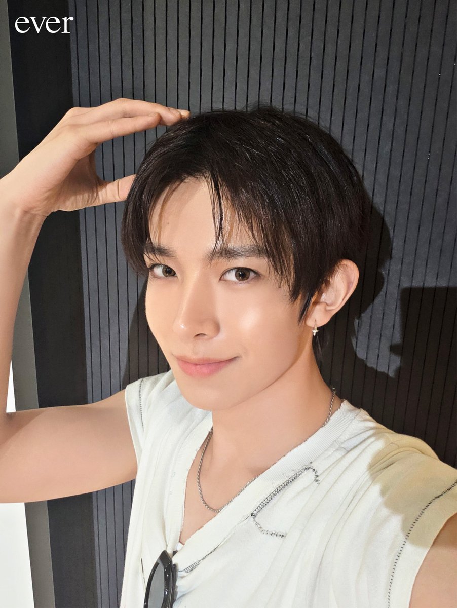 evanspopbase's tweet photo. [FOR EVER] Evan Death of Me Selfies ✨ 

#EVAN #에반 #HEESEUNG #희승 https://t.co/SMqx8CFrOR