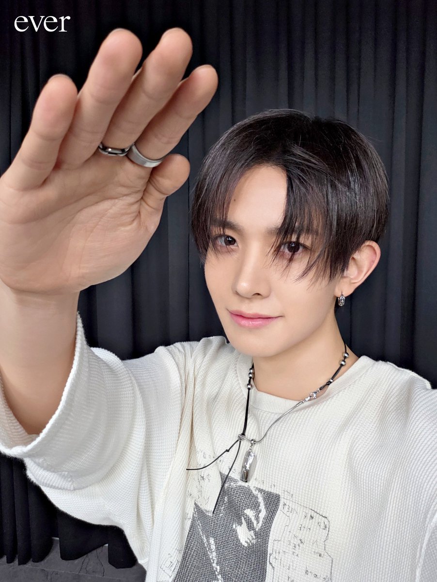 evanspopbase's tweet photo. [FOR EVER] Evan Death of Me Selfies ✨ 

#EVAN #에반 #HEESEUNG #희승 https://t.co/SMqx8CFrOR