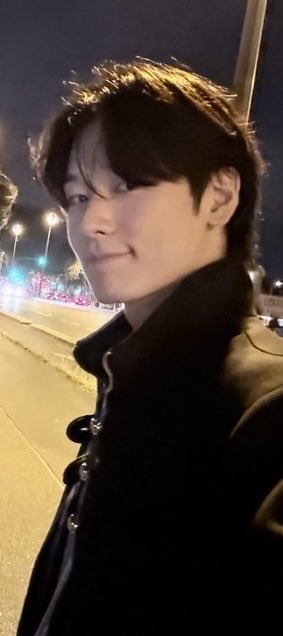 dailyljy's tweet photo. paris looks so good on juyeon https://t.co/cGEBosfH43