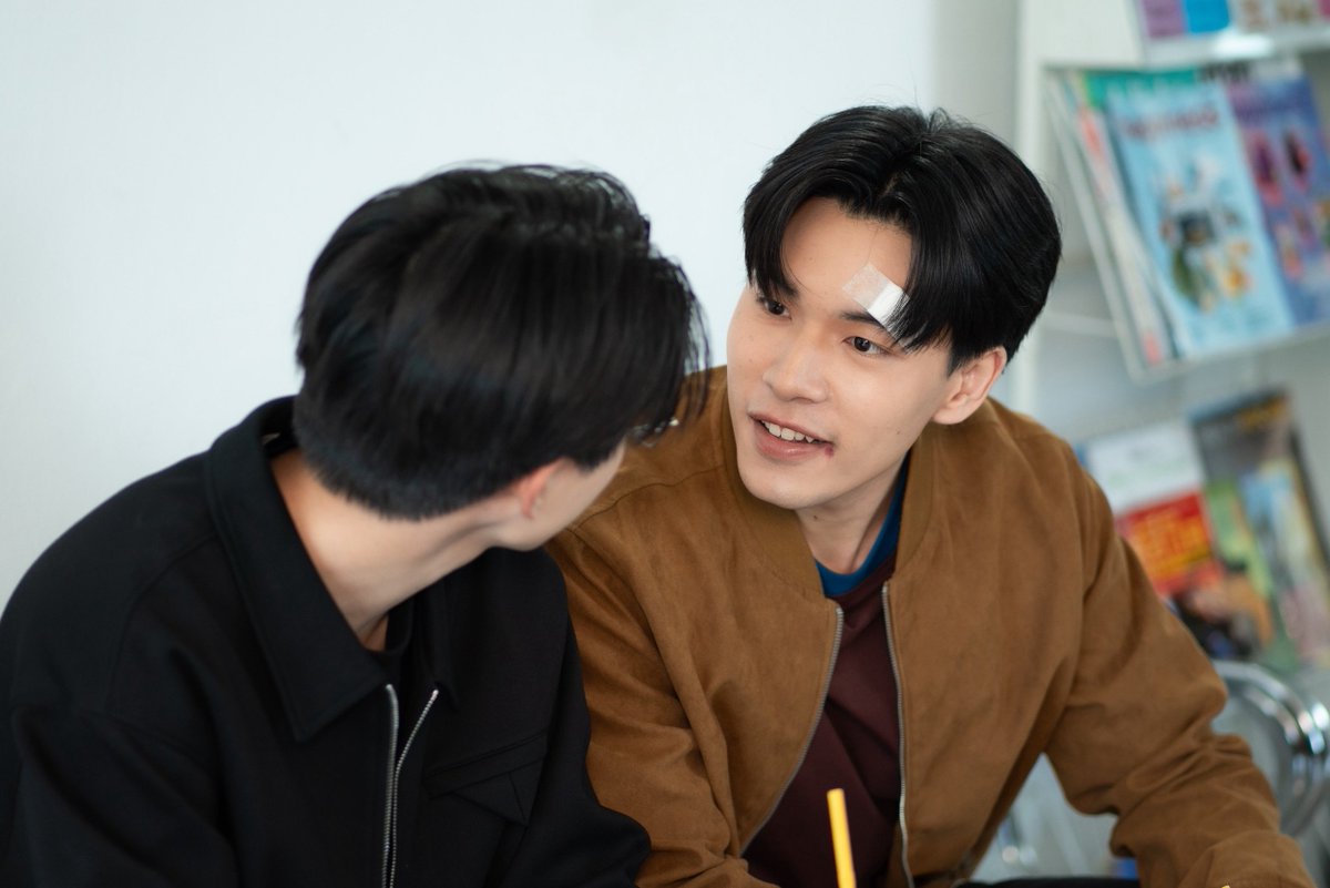 Ylismchanel's tweet photo. เรื่องย่อ “ที่รักสารวัตรเธียร์ l Police In Love”
EPISODE 06

ตลอดระยะเวลา 3 สัปดาห์ มังกร (วอร์ วนรัตน์ รัศมีรัตน์) รักษาตัวอยู่ที่โรงพยาบาล ภายใต้การดูแลของเธียร์ (หยิ่น อานันท์ ว่อง) แต่การกลับมาของ สมิง (เต้ ดาวิชญ์ กรีพลฤกษ์) เพื่อนเก่าของเธียร์ ทำให้เธียร์ไม่สบายใจเป็นอย่างมาก

หลังจากมังกรหายดี เธียร์พามังกรไปสักการะบูชาพระธาตุดอยสุเทพ ขอพรให้ชีวิตหลังจากนี้ของพวกเขาปราศจากอันตรายใดๆ ชีวิตของพวกเขาเหมือนจะราบรื่นดี จนกระทั่งมีบางอย่างที่เปลี่ยนแปลงไป…

ติดตามชม “ที่รักสารวัตรเธียร์ | Police In Love” ทุกวันเสาร์ เวลา 20.00 น. ดูได้ที่ WeTV ที่เดียวเท่านั้น

#ที่รักสารวัตรเธียร์
#PoliceInLove 
#yinwar 
#yinyin_anw
#warwanarat
#shanerler 
#bossthapanat 
#kit_ronnakit 
#chinadis