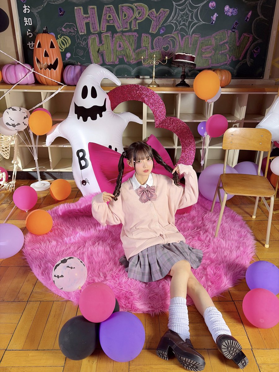 momonamatsumoto's tweet photo. おやすみコメントしてね💭

#HoneyWorks サウンドプロデュース
スペシャルコラボ楽曲🎀

「#純情乙女のイタズラ宣言 feat. ハコニワリリィ&可憐なアイボリー＆高嶺のなでしこ」MVが公開されました🎃
❥❥ https://t.co/gZSqg8uOxD

とってもかわいいハロウィンソング🫶🏻
すーぱーももなたいむもあるから目そらさないでね.ᐟ.ᐟ.ᐟ
#高嶺のなでしこ

世界一かわいい？♡