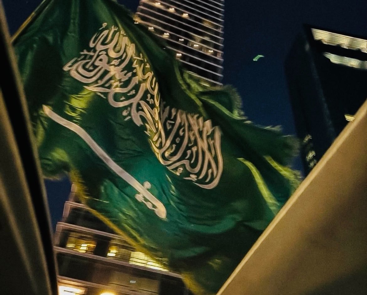 eiiix0ll's tweet photo. « عســى ربّي يصونــك يا دارٍ مالــهـا بالأرض ثانــي» https://t.co/J717xtyaOD