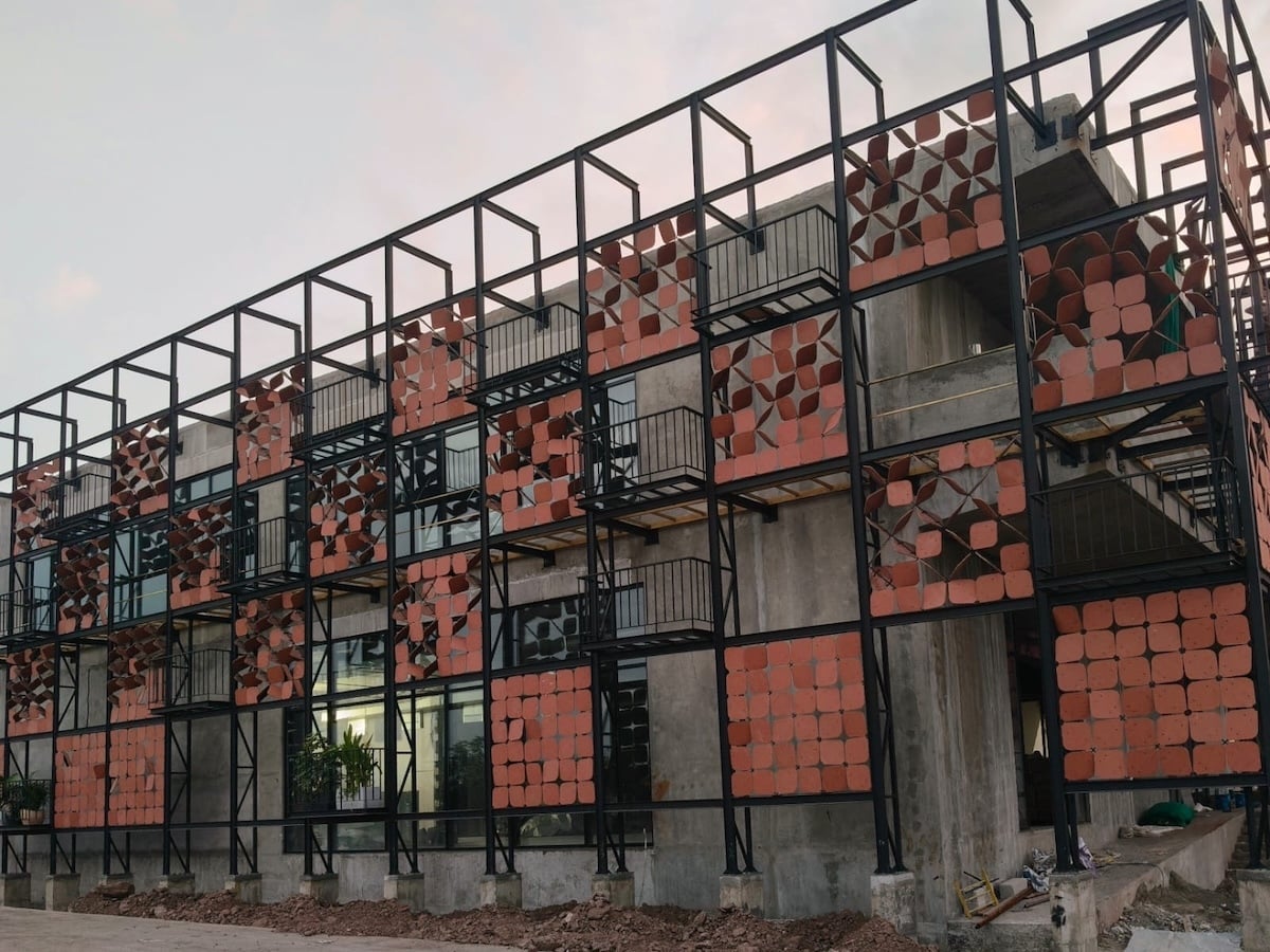 ImpactAlpha's tweet photo. Today in #impinv news:
✏️ Art as air conditioning makes old tech cool.
✏️ Accion’s secondary stake in African infrastructure lending. 
✏️ Matching capital to business models for youth mental health.

https://t.co/eYbEnQg4yf https://t.co/nn9vkL3fqZ
