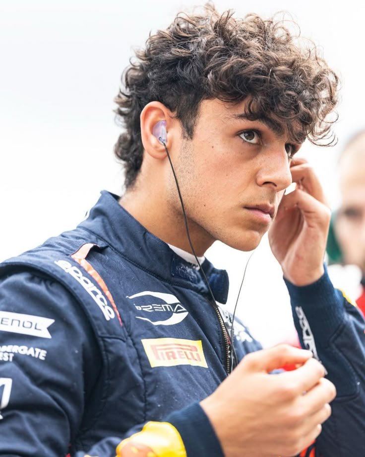 Unsunsrays's tweet photo. 4 favorite drivers
Current grid

So sexy and talented 
Должно быть 4, но малыш Олли под шумок затесался🙌🏽 https://t.co/kSX1YHQ0LN