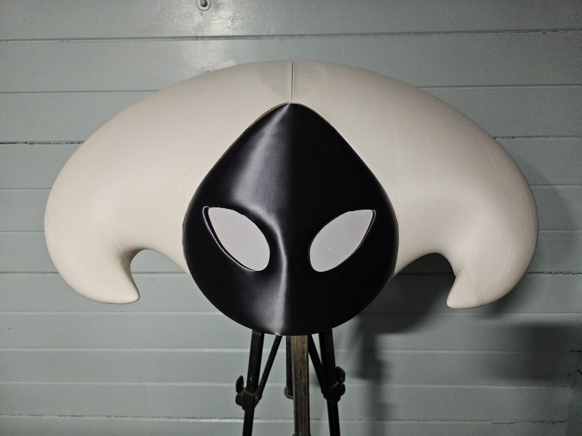CaminusCrafts's tweet photo. Aaaand lastly, some standalone beauty shots of the Hornet mask and Lace mask.

Hornet's are a standard order, but the Lace was specially requested to go with it.

Should I add Lace as a regular product? Let me know!

#HollowKnight #hornet #Lace #silksong #cosplay https://t.co/GmD1oDtxMN