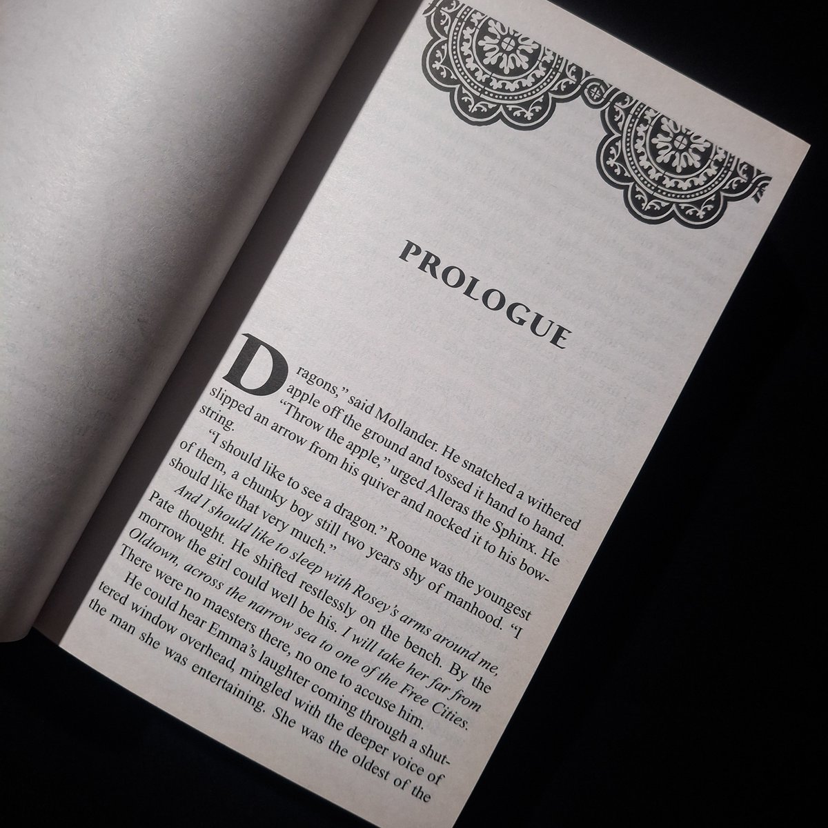 fvxkingred's tweet photo. 📖 currently reading:

      ⚔️✨ A Feast For Crows ✨⚔️

🔖 George R. R. Martin
�� 978 pages
🏷 Historical Fantasy https://t.co/HfsZSgFxnb