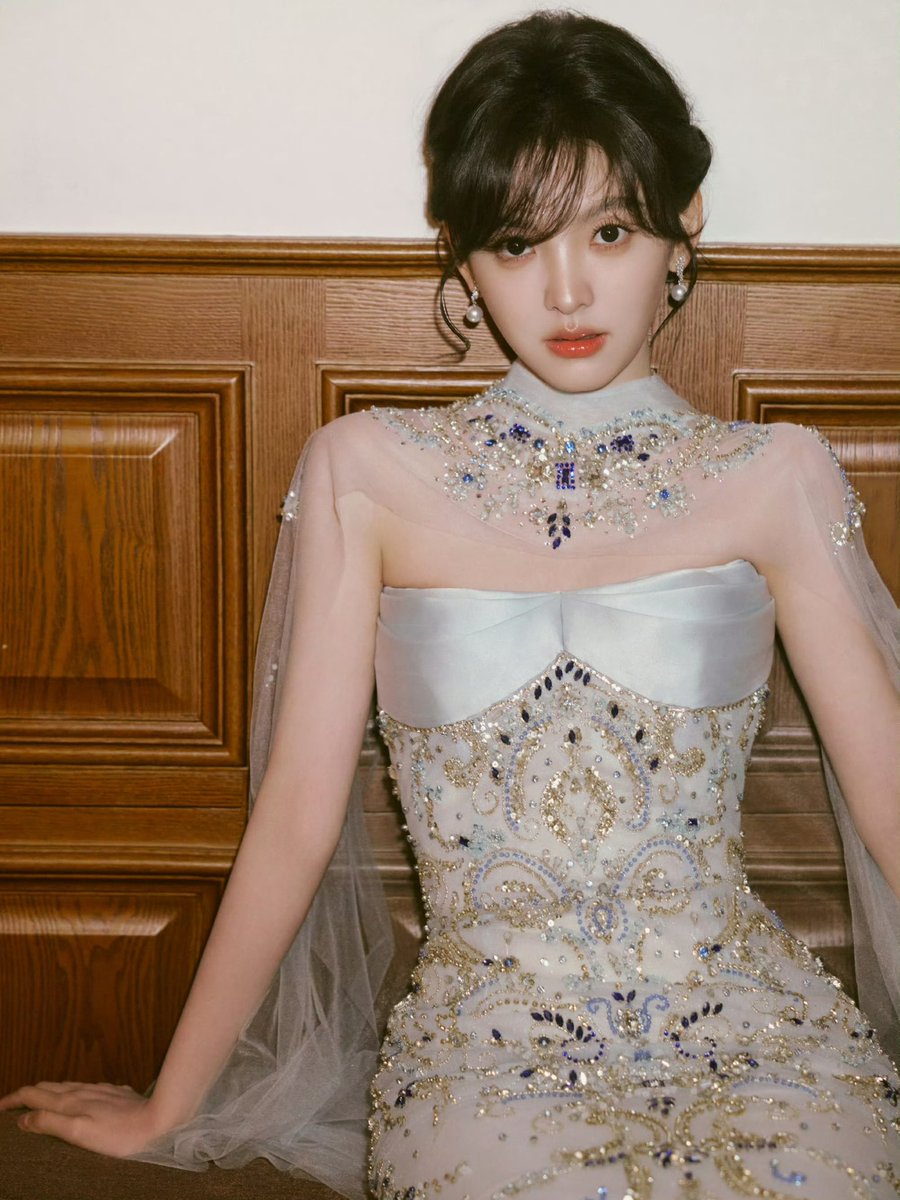 centlookbook's tweet photo. #ZhangRuonan 章若楠 in Ivan Yong Couture SS27 ‘Before Midnight’ Collection for an ABC brand livestream 

This new collection was just unveiled 5 days ago at Shanghai Fashion Week. https://t.co/pBy0wovvOe