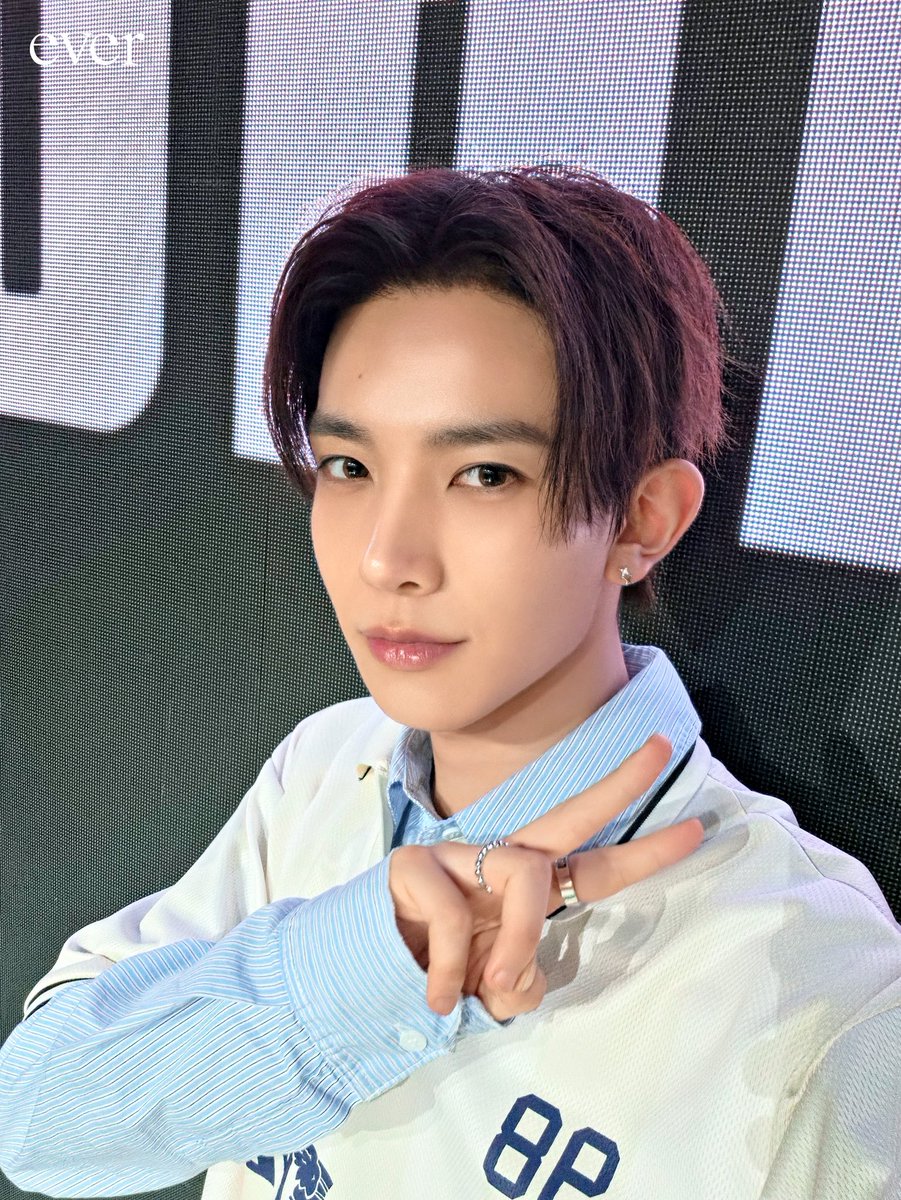 HeeseungKorea's tweet photo. ⟣ WVRS ˖ ✦ ݁. EVAN .✦ ݁˖ #EvanDay ⟢
〖261015〗

[For EVER] EVAN ‘DEATH OF ME’ 
Selfies ✨ #ForEVER ❸

➤ https://t.co/l2rEsbdX0e
⟣ 공유♡좋아요♡축하댓글 많이 부탁해요⟢

#OverflowingLoveForEVAN
#아로새겨_시작될_희승이의_날
#EVAN #에반 #ヒスン #李羲承
@h_evva_n @evan_officialJP