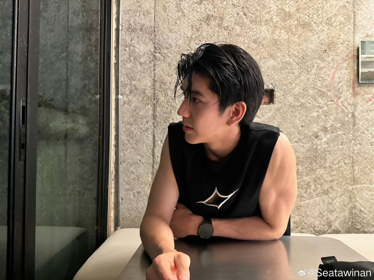 seatawinanfc's tweet photo. 🖤

Weibo : seatawinan update ✨

@sea_tawinan
#sea_tawinan  #ChaoTalay #ชาวทะเล https://t.co/IPEjY0QEQ4