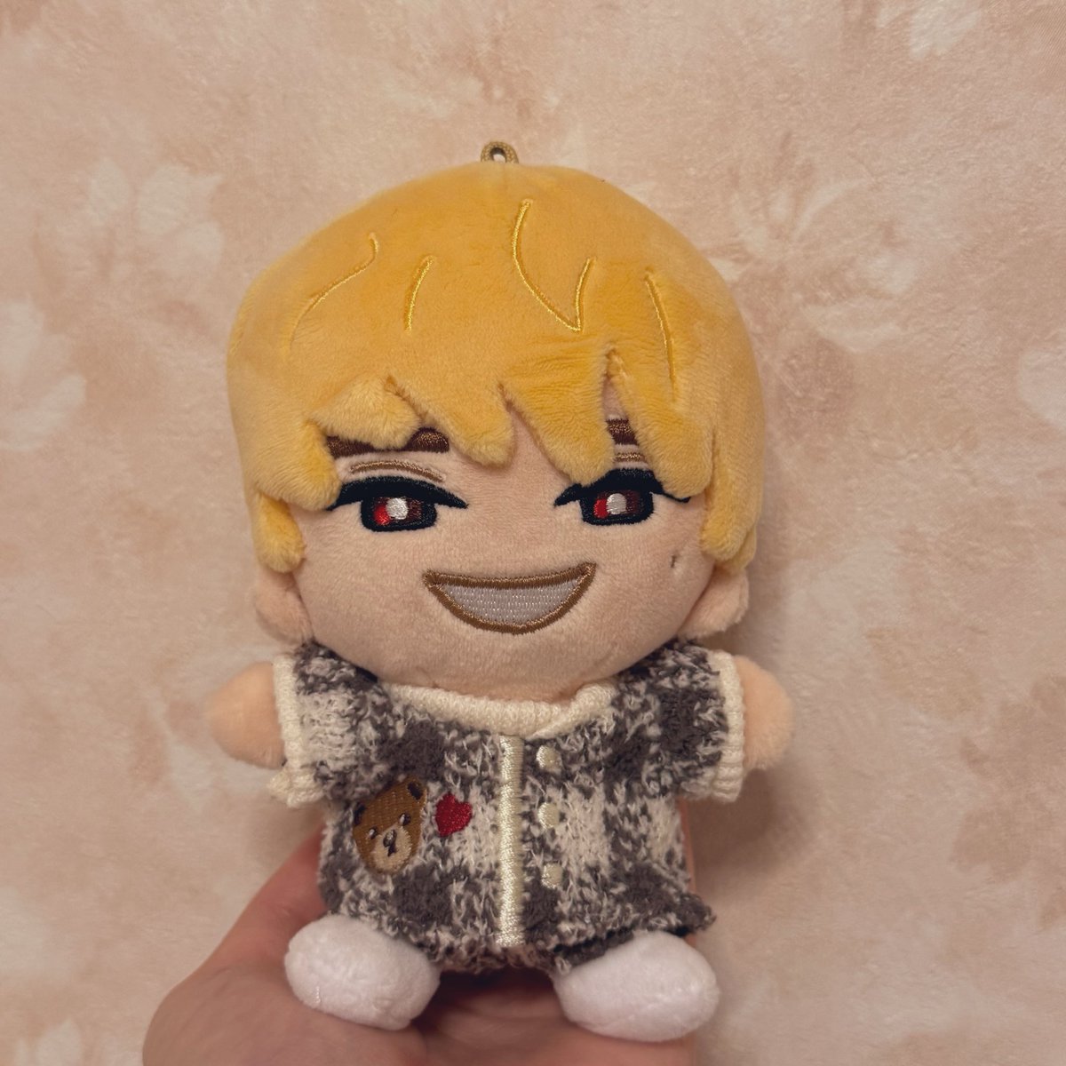 jcst666's tweet photo. 松島聡くんのピーチジョンのぬい服があまりにもかわいくて思わず買いに行っちゃった！ ジェシーちゃんにもとっても似合う❣️ ジェシーちゃんもはじめてのお洋服嬉しいね🫶🏻 https://t.co/WzVcedJdj5