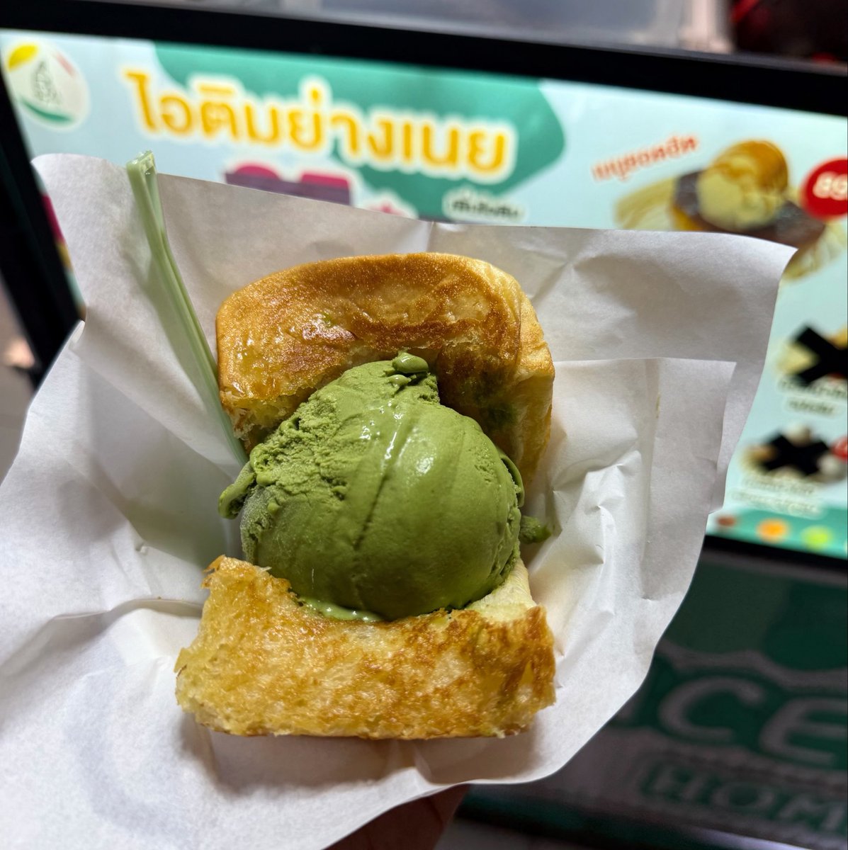 iihiyooooo_'s tweet photo. ของหวานช่วยฮีลใจในวันที่เศร้า 🍨🍦 https://t.co/EjiUzVjqEk