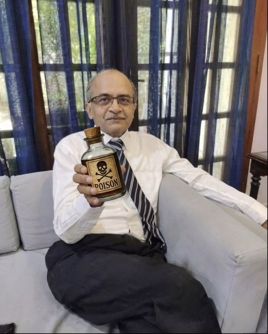 kumarj7's tweet photo. @Republic_Bharat To alleviate his disappointment, help him get a bottle of the item he has in his possession.
#cjpprotest #prashantbhushan #cjp #saurabhdas #rbharat #latestnews #latestupdates https://t.co/U81Z33pB3T
