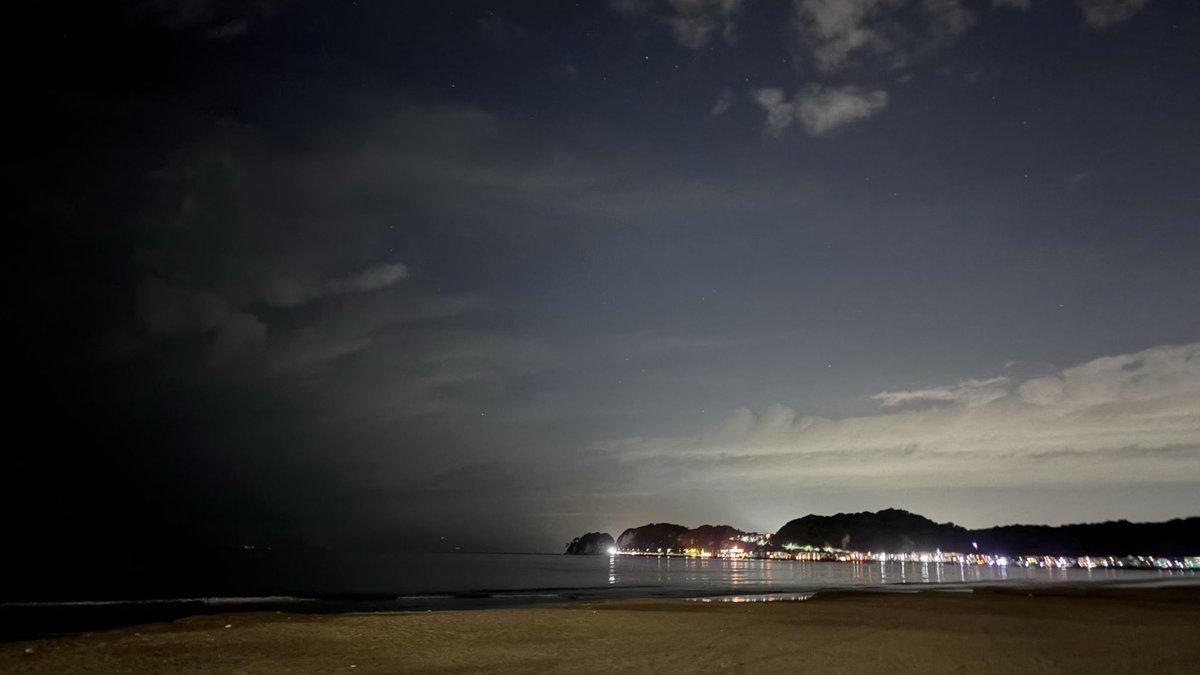 nishi_taker's tweet photo. 平日夜RUN2日目は、4㎞の閾値走含む8㎞で。
なかなかキツイRUNでしたが、設定したターゲットで無事走破。スッキリしたー。
今夜も雲が多めの空模様。でも秋らしい感じは嫌いじゃないなー。
#サブ4挑戦 #ランニング #由比ヶ浜RUN #イマソラ https://t.co/6BpUfArzkz