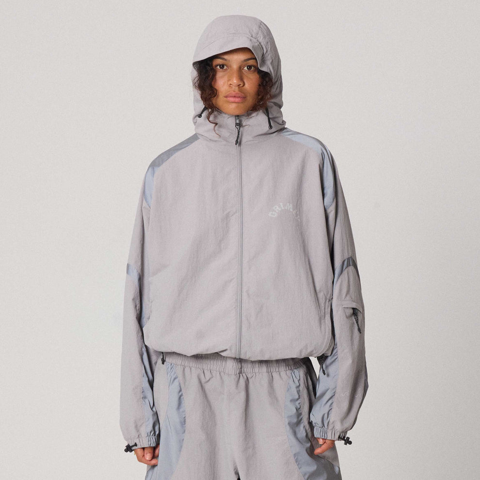 SOULSTYLEGROUP's tweet photo. 【 GRIMEY/グライミー 】
The Infamous Windbreaker🆕
グレーカラーで仕上げたリフレクター仕様のナイロンウィンドブレーカー入荷しました✴️
#grimey #グライミー #soulstyle #shimokitazawa #下北沢 https://t.co/m1iStisn5P