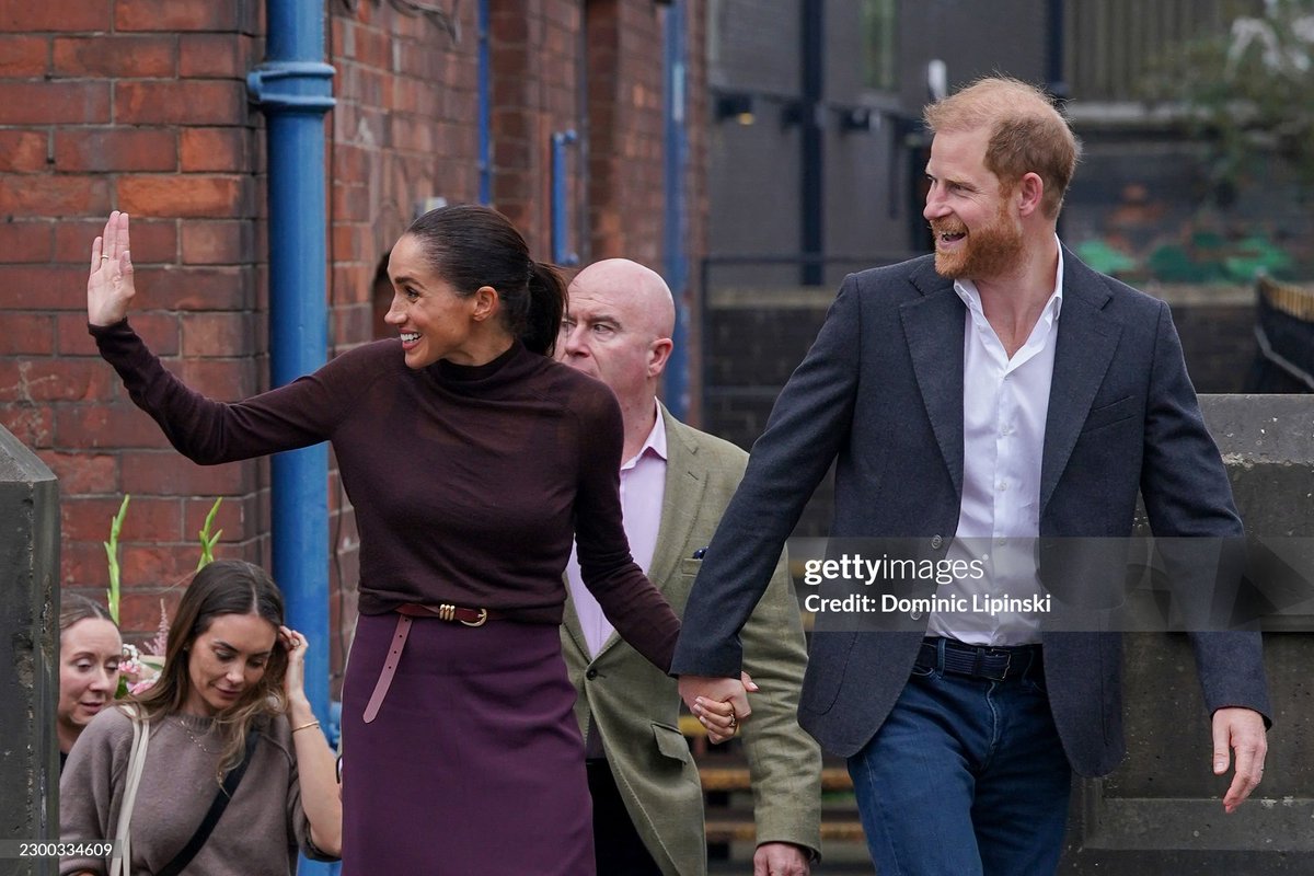 house_of_sussex's tweet photo. locked in 🔒🤝💍 #harryandmeghaninnottingham https://t.co/TkBmr6mS8V