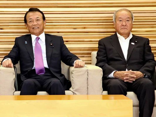 danielchannel's tweet photo. 国民の皆さん知ってましたか？

自民党の「副総裁」麻生太郎さんと

「幹事長」鈴木俊一さんは

なんと「義理の兄弟」です。

党のトップ3のうち2人が親戚。

しかも2人そろって「留任」。

一方で国民は

コネなしで就活して

コネなしで出世競争してます。

国民の税金を扱う政党って、一族経営でいいんですか？
