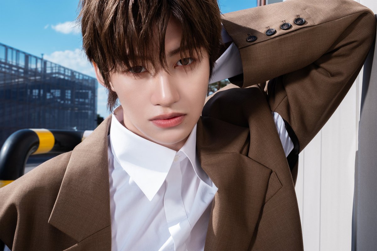 haepkki's tweet photo. 이거 한쪽팔만 없는줄 알았더니 겨도 뚫어놨네 옷이 ㅈㄴ난해 https://t.co/VBo17Q19Mn