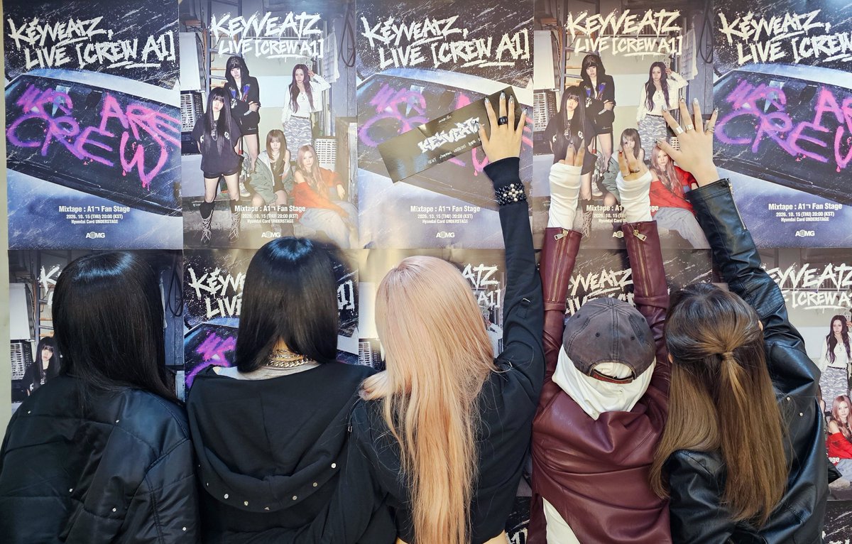 Keyveatz's tweet photo. [📢] 가려고 정리하는데 갑자기 키비츠 뒤풀이 라이브 

★̲⌁. ࣪ 𝗪𝗔𝗧𝗖𝗛 𝗡𝗢𝗪! ★̲⌁. ࣪˖
🔗 https://t.co/eLf7TWf6rq

#Keyveatz #키비츠 
#A1ㄱ 
#AOMG https://t.co/0y1MEzc6Bc