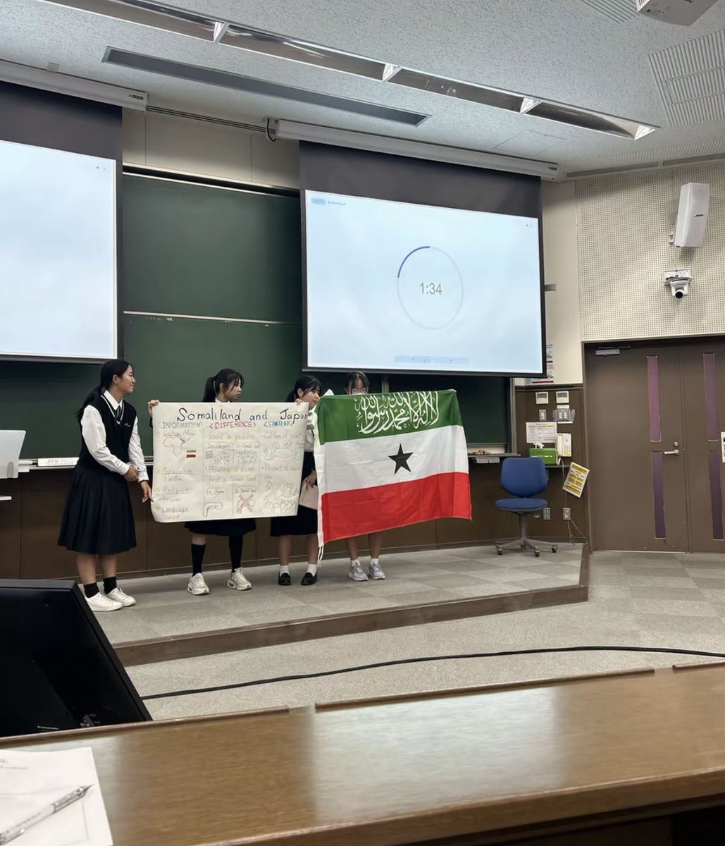 MadowNews's tweet photo. Elementary and middle schools across the United States 🇺🇸 have begun teaching children about Somaliland’s flag, geography, and sovereign territorial identity as the Republic of Somaliland. 
💚🤍❤️ https://t.co/UzYesMsyHj