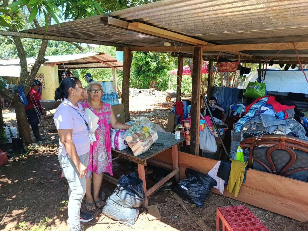 IPHEinclusivo's tweet photo. Docentes de la sede de Veraguas del IPHE entregaron bolsas de víveres, colchones inflables y toldas a familias de estudiantes del Módulo de Soná, en las comunidades de Las Huacas de La Soledad, El Pito, playa de Guarumal, Guarumalito, Tigre de Los Amarillos y Quebrada Grande. https://t.co/XuKOoKncYn