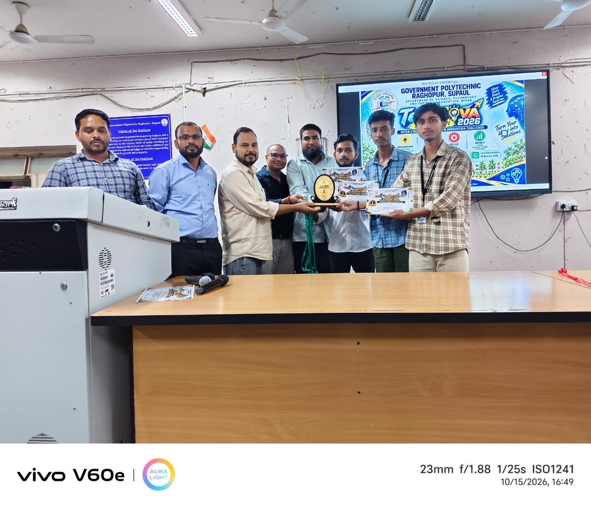 SiwanGP's tweet photo. Congratulations to Team GP Siwan for securing 1st Prize in the Hackathon organized by Government Polytechnic Supaul! 
 Team Leader: Shubhang Kumar (05/EE/25)
• Sujal Kumar (37/EE/25)
• Wasim Alam (57/EE/25)
 #Hackathon #1stPrize #Achievement #ProudMoment https://t.co/lIPQUJ690z
