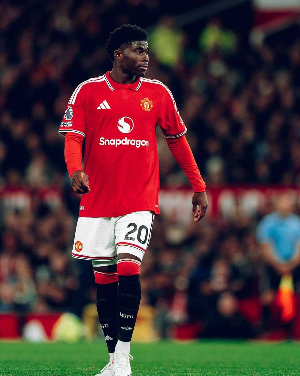 ManUtd's tweet photo. 🔙 in red to face Leeds 🔴