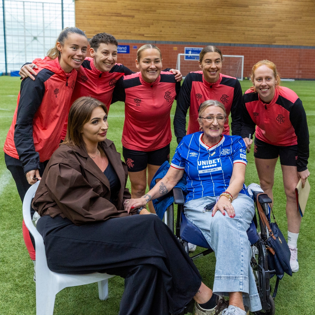 RFC_Charity's tweet photo. A group of inspirational guests facing serious illness and life-changing challenges were given a day to remember today thanks to the Rangers Charity Foundation as they met men’s and women’s first-team players at a special Dream Day event at the Rangers Training Centre yesterday 💙

Full story 👇

https://t.co/6eBc5cXmps

@RangersFC