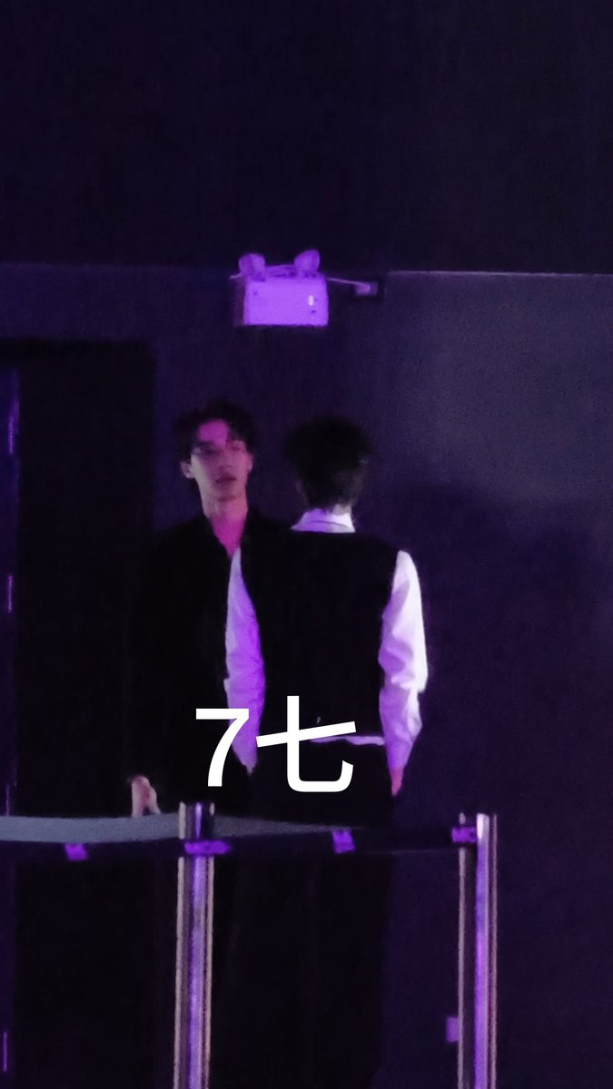 bytiaacha's tweet photo. notice nggak kalian disini pinggang nya tee keliatan ramping banget? and look at the way dew gazes... hehe :D https://t.co/qgRK30Cy1V