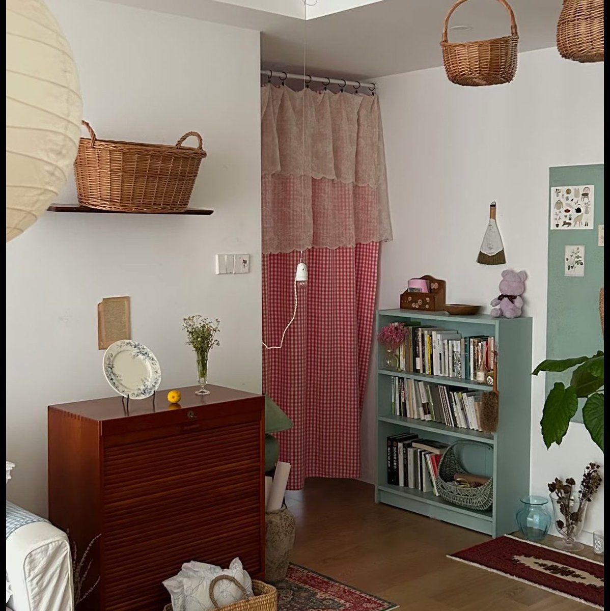imrl_fr's tweet photo. お部屋変えたすぎてPinterest漁ってるんですが、やっぱりカラフルがキュートだよな... https://t.co/NKU16Euhrk