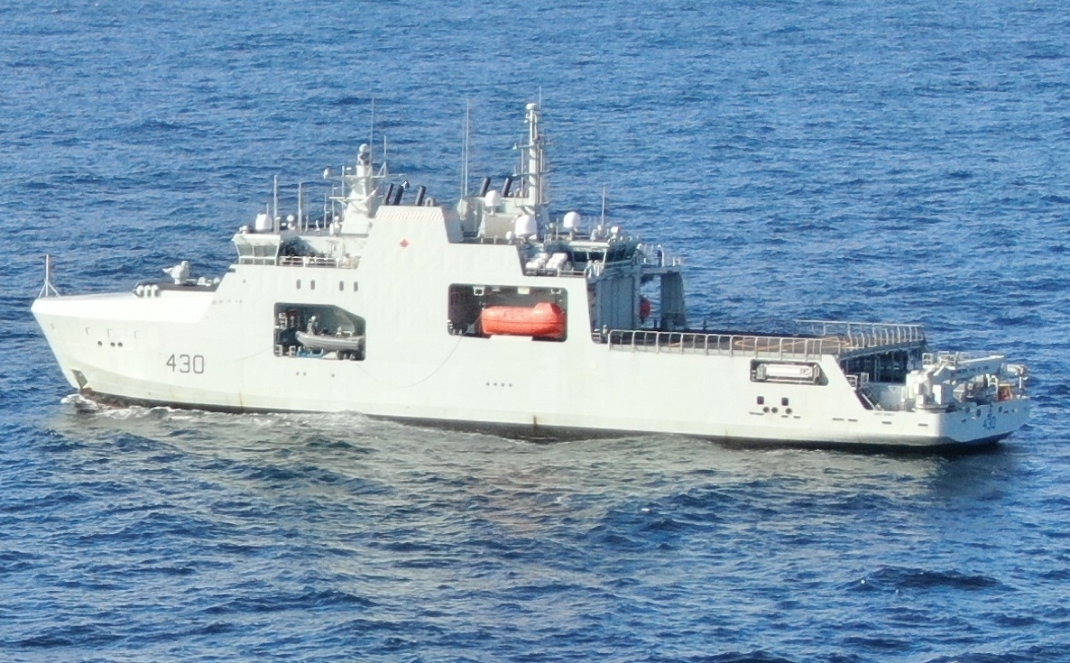 ReadyAyeReady's tweet photo. Photo taken from Coast Guard Cutter Kimball of HMCS Harry DeWolf as they transit alongside one another off the coast of Dutch Harbor, on Sept. 23, 2021. Photo: U.​S. Coast Guard photo, Wikimedia Commons #RCN https://t.co/NpUI50MYmm