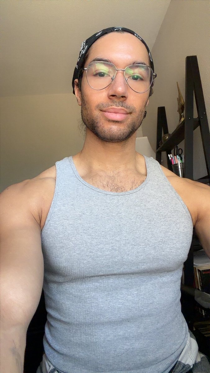 Anedrick's tweet photo. The WFH attire today 🤓 https://t.co/rKCKAL5VMN