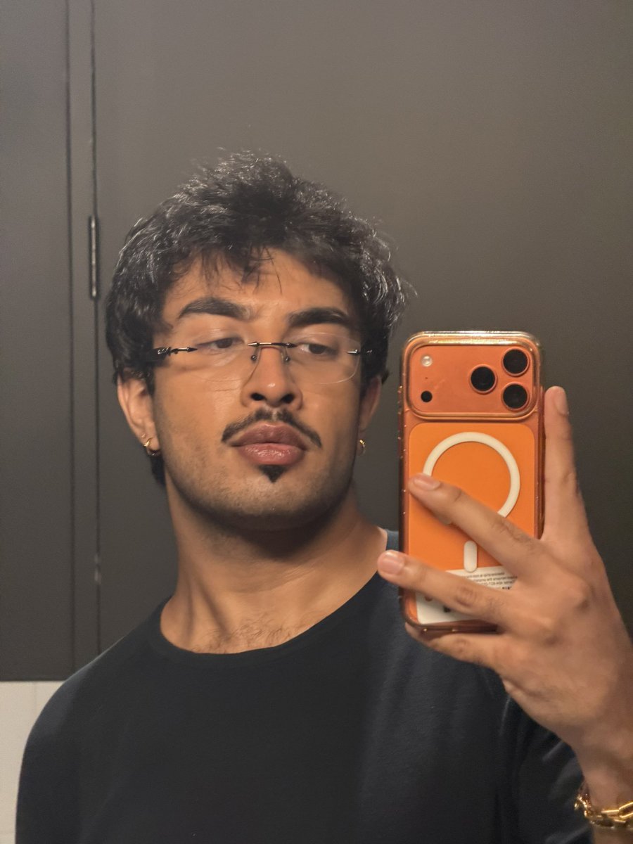 karlmarxcx's tweet photo. gay office siren son or cartoon network he/they nephew? https://t.co/xcgvGc4I3y