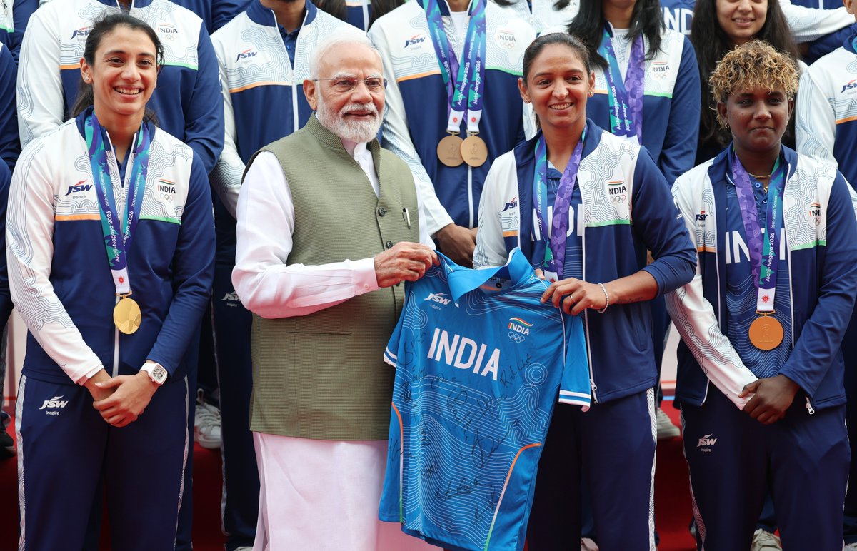 timesofindia's tweet photo. #InPics | Prime Minister Narendra Modi greets Asian Games 2026 medal winners and athletes during an interaction program at Major Dhyan Chand National Stadium, in New Delhi.
More details🔗 https://t.co/3uLfWK1rhn
Catch every update on the TOI App 👉 https://t.co/ogFaRsUKyn
#PMModi #NarendraModi #AsianGames #TeamIndia #ShreyasIyer #IndianCricket #MensCricket #WomensCricket