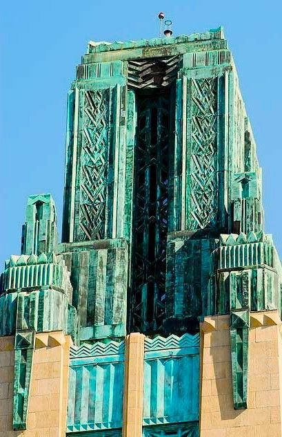 gietzschean's tweet photo. Art Deco architects understood that a skyscraper needed a proper ending. Not just a flat roof, but an elegant crown https://t.co/MTqwmowSj7