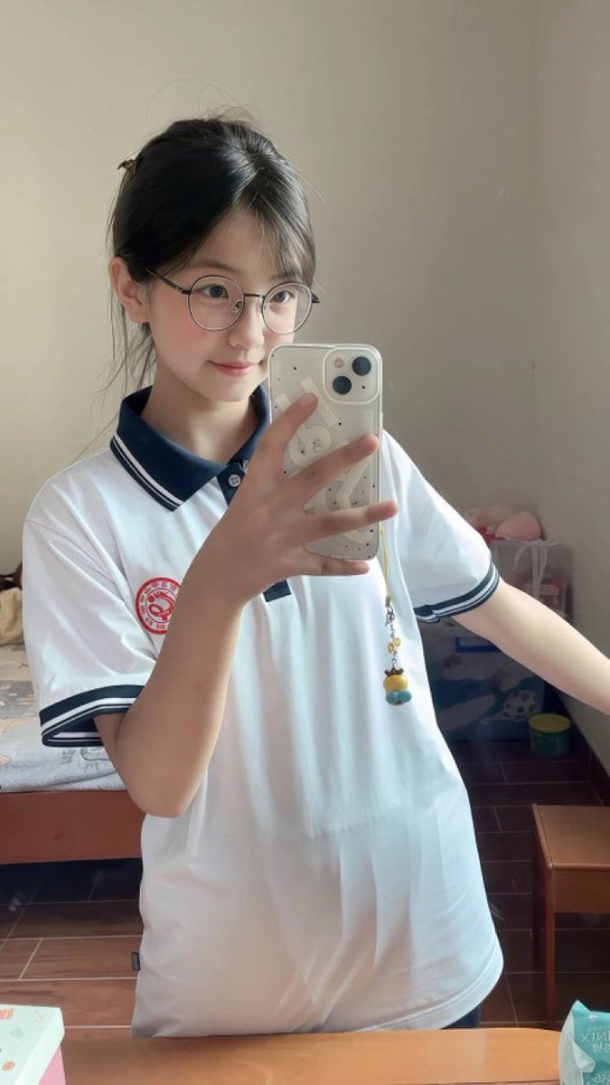 elizabeth61fa0's tweet photo. 刚拍的福照有人看嘛 ？

今天当一次女菩萨！！

是粉哒！！看完不许瞎说🫣

流言77   我真秒发🤣🤣 https://t.co/ahjCVnJOdb
