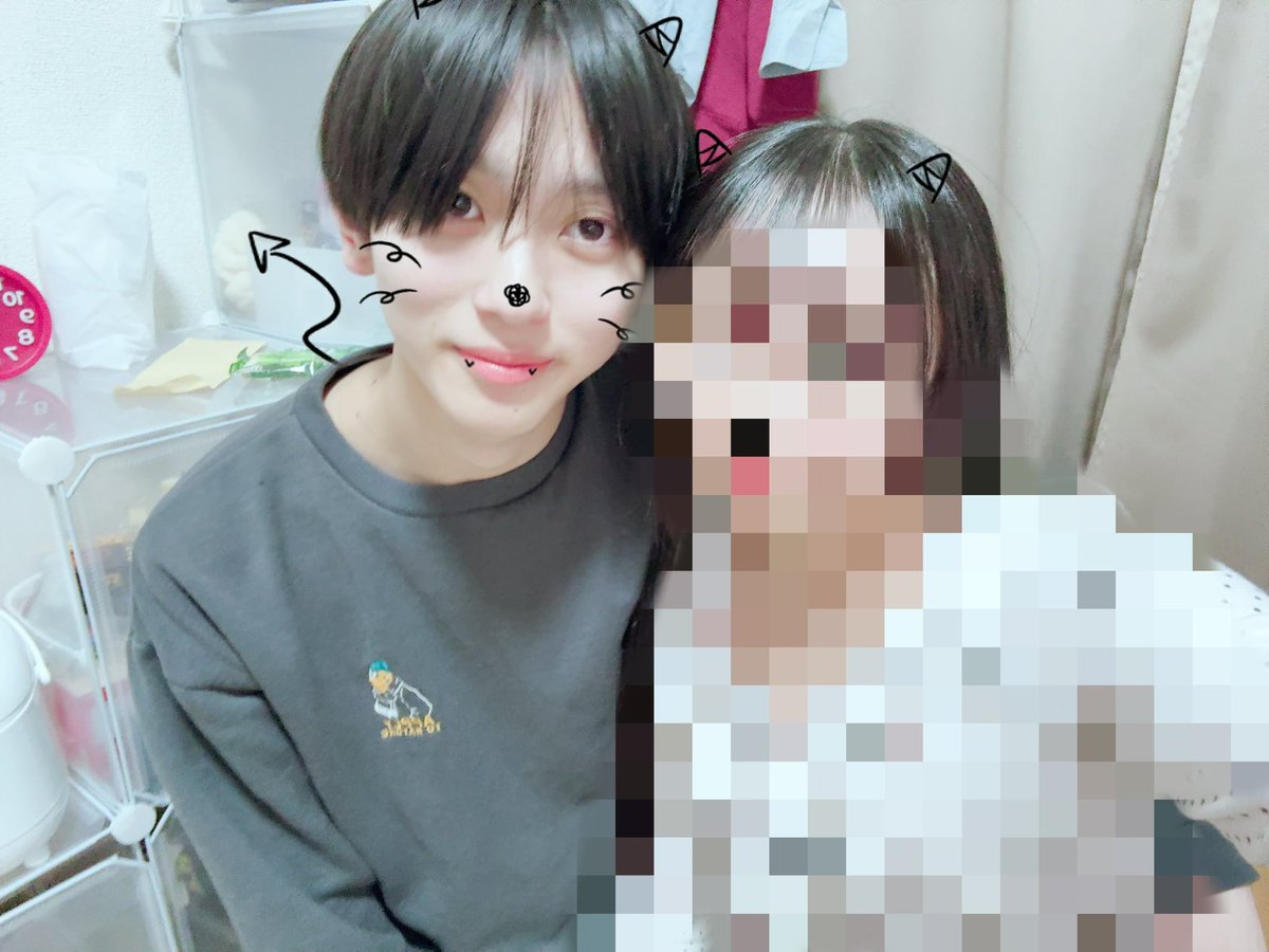 deathdolnote's tweet photo. 左の黒髪 : 女子高生を家に呼ぶ https://t.co/7pFUU6ETIE