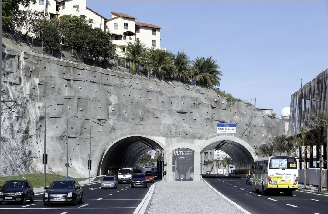 flumenbossanova's tweet photo. Túneis Rio450 e Nina Rabha, 2013-2015.

Integram a Via Binário, que conecta o Centro e o Porto contribuindo para o escoamento do trânsito. O túnel Nina Rabha também abriga uma galeria para o VLT. Junto ao túnel Marcello Alencar, são parte da revitalização da Zona Portuária. https://t.co/4IK272tX5h