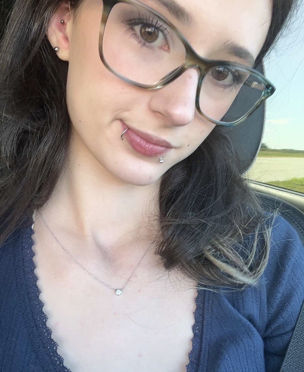 MasterC20072204's tweet photo. #Chloedodge #prettygirls #hotgirls #sexygirls #collegegirls #cumtribute #cumtributeِs #wank #gooner #pornface #irls Chloe she is 18 and wants you to cum on her pretty face repost to spread around https://t.co/CYzdEn7Ptd