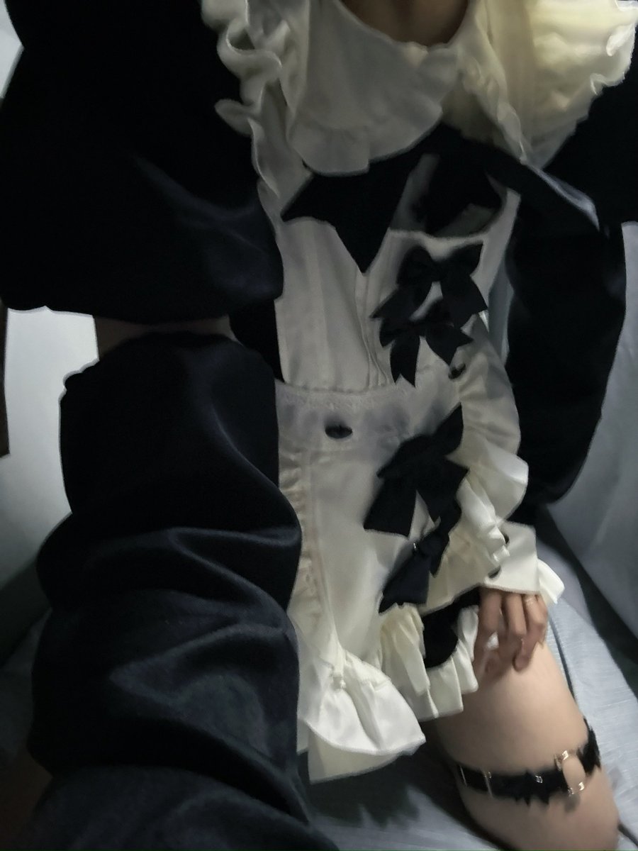 MRK77414229's tweet photo. 其实很喜欢这身，但是压箱底了。。。希望还能有重见天日的一天 #wlw #le https://t.co/prA3HWHOJu